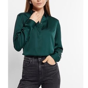 Express Satin Relaxed Portofino Shirt
Color: Emerald
Size: M